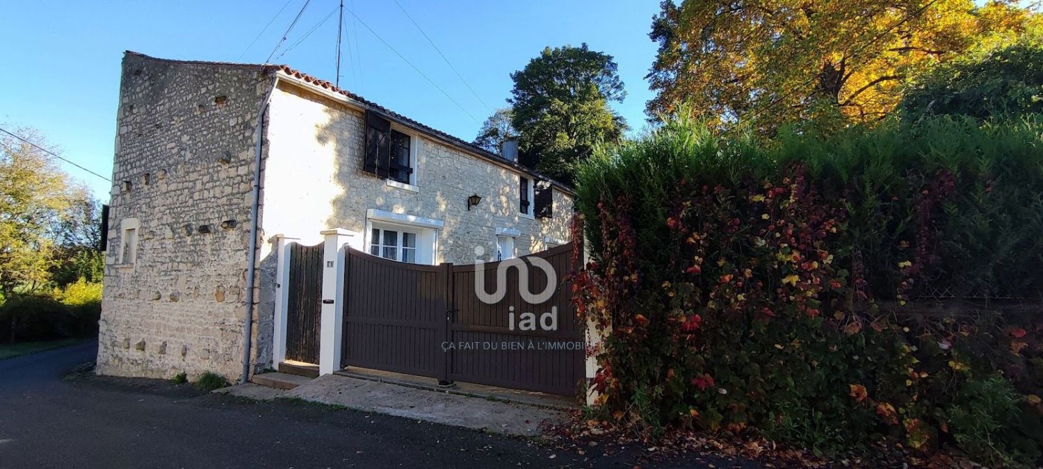 4 غرف نوم منزل في Fontenay-le-Comte, France رقم 113335