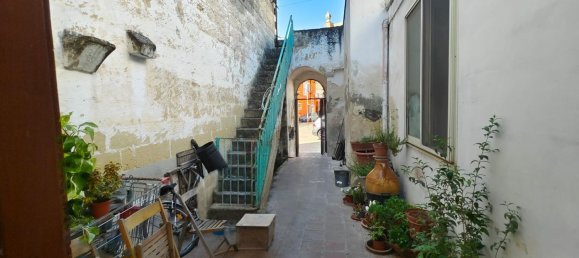 3 bedrooms House in Vernole, Italy No. 381743 3