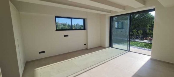 7 bedrooms Villa in Latsia, Cyprus No. 13665 3