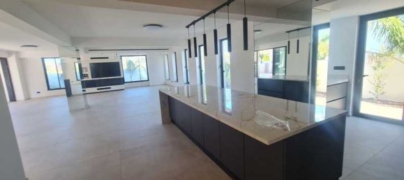 7 bedrooms Villa in Latsia, Cyprus No. 13665 4