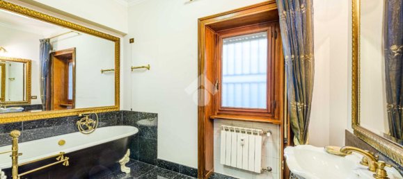7 rooms Apartment in Rome, Italy No. 136044 29