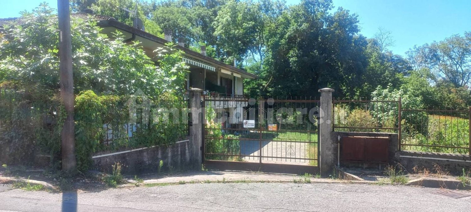 3 bedrooms Villa in Varese, Italy No. 303536