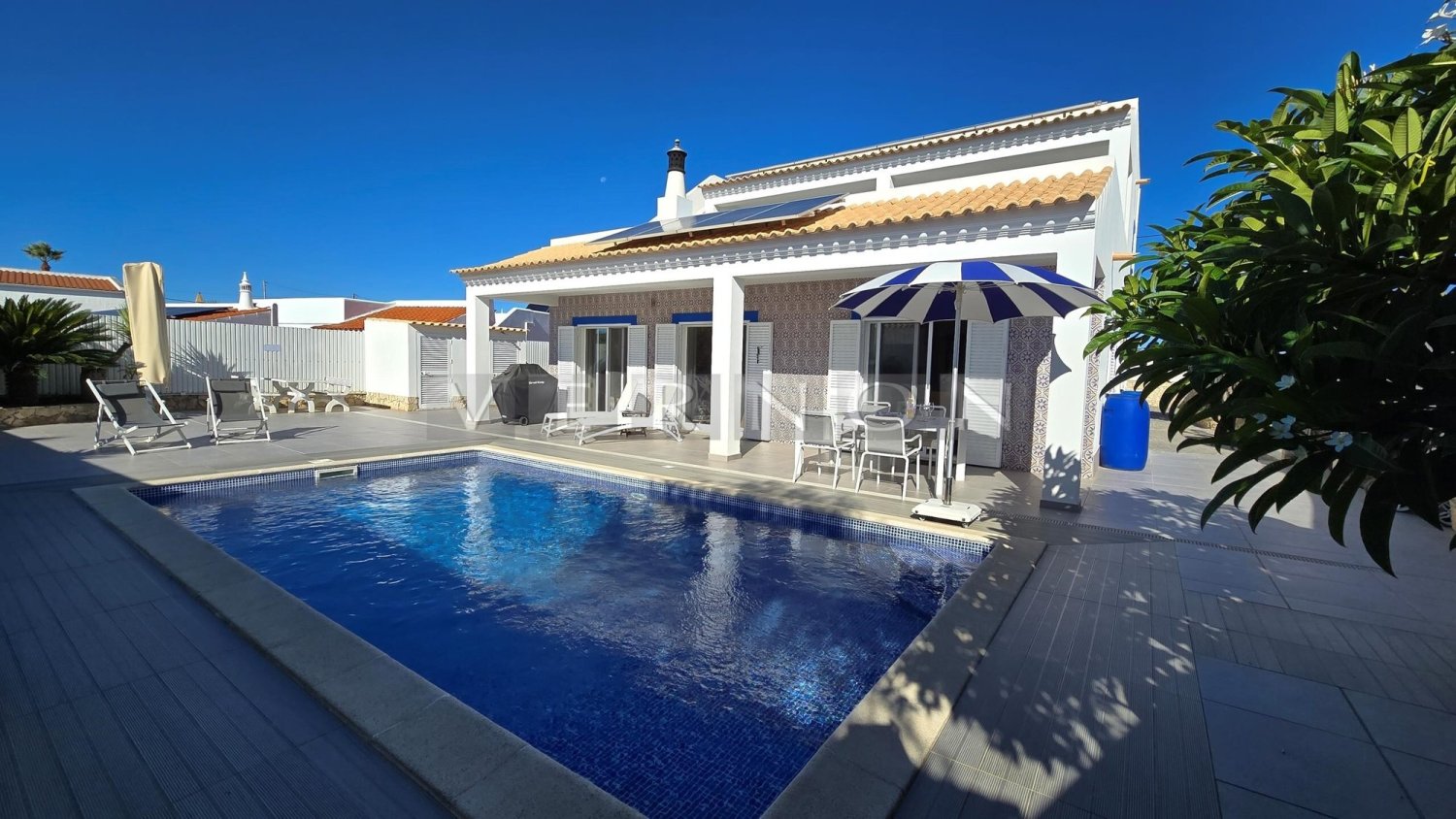4 bedrooms Villa in Lagoa, Portugal No. 128308