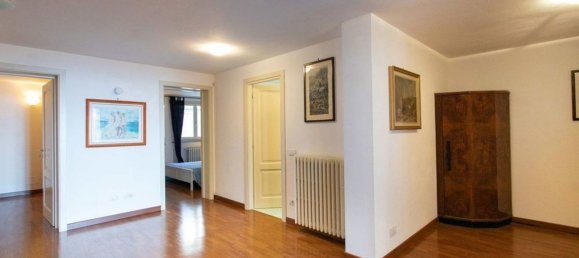 Вилла с 11 комнатами в Лукка, Италия № 84055 11