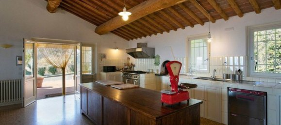 Вилла с 11 комнатами в Лукка, Италия № 84055 40