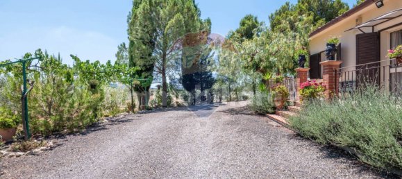 Вилла с 3 спальнями в Кальтаджироне, Италия № 64786 50