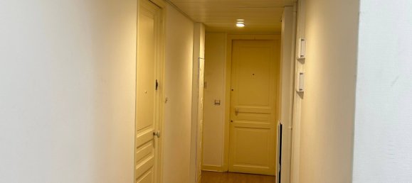 Studio in Paris, France No. 327809 7