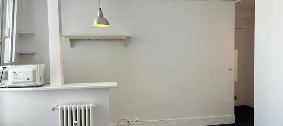 Studio in Paris, France No. 327809 11