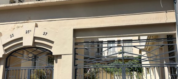 Studio in Paris, France No. 327809 4