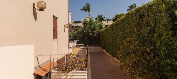 7 rooms Villa in Aci Castello, Italy No. 259694 2