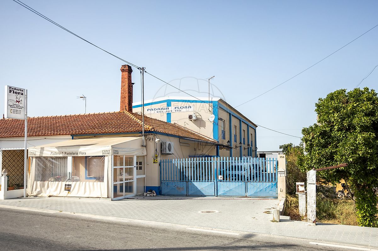 551m² Commercial property in Coruche, Portugal No. 62096