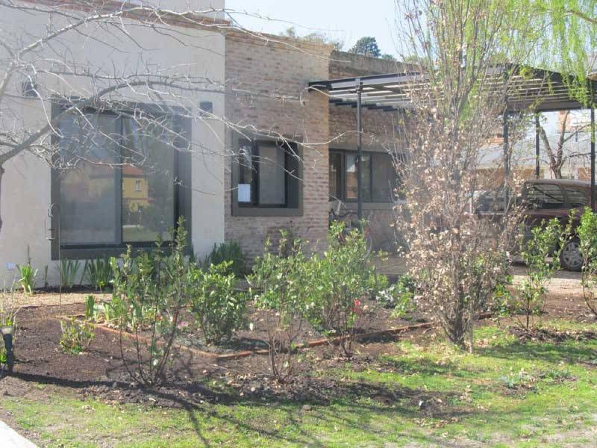 Casa de 3 dormitorios en Pilar, Argentina No. 103431
