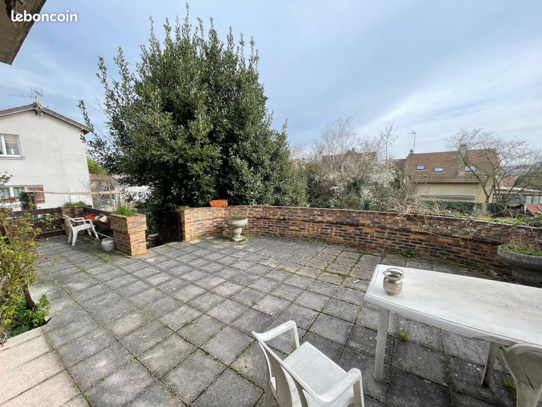 Casa de 5 dormitorios en Bonneuil-sur-Marne, France No. 182764