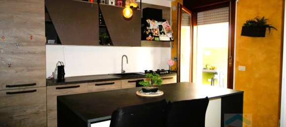 3 rooms Apartment in Udine, Italy No. 128477 5