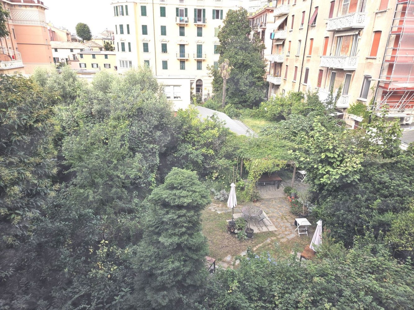 2 Schlafzimmer Wohnung in Genoa, Italy, Nr. 376399