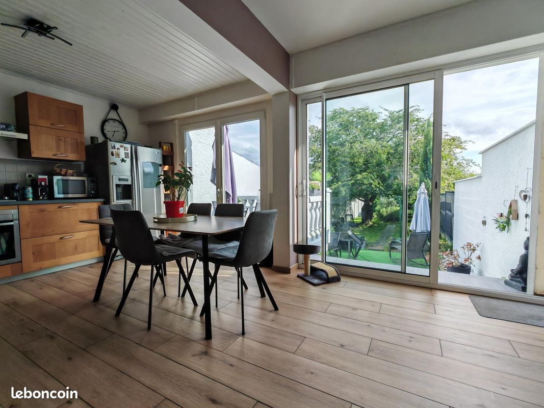 3 chambres Châteaux à Valenciennes, France No. 363472