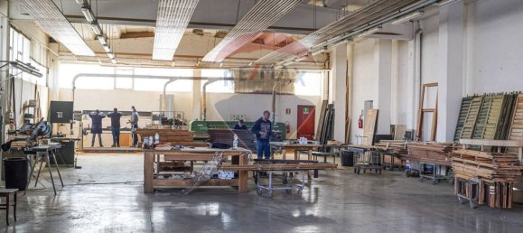 Коммерческая недвижимость с 10 комнатами в Марьяно Коменсе, Италия № 54967 8