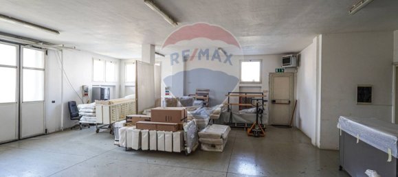 Коммерческая недвижимость с 10 комнатами в Марьяно Коменсе, Италия № 54967 9