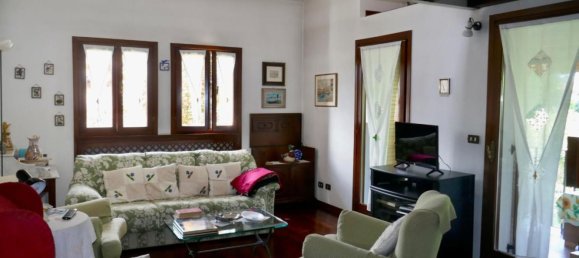 6 bedrooms House in Pordenone, Italy No. 325630 3