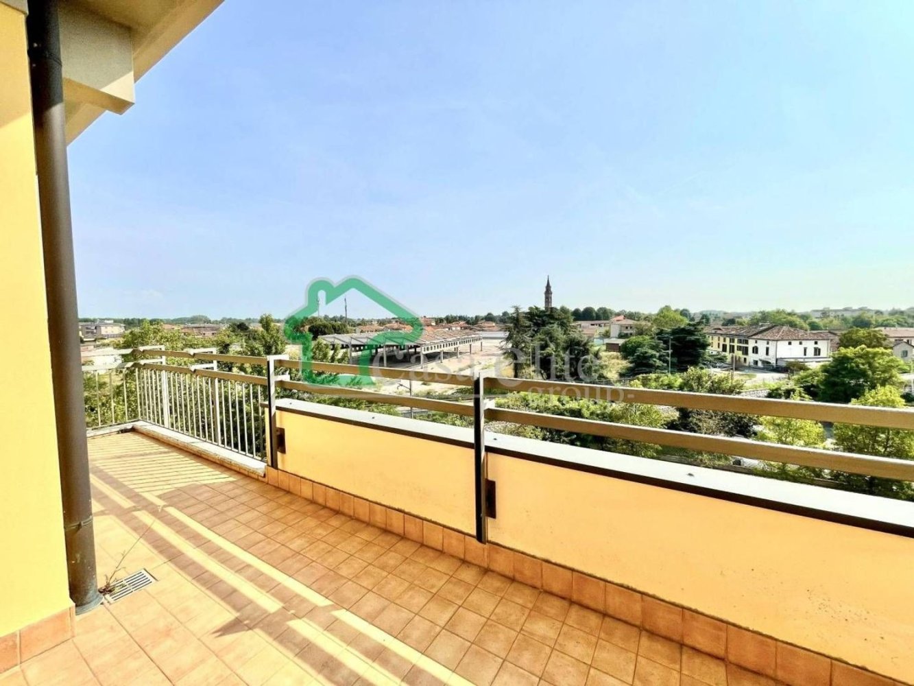 Apartamento de 5 habitaciónes en Crema, Italy No. 199244