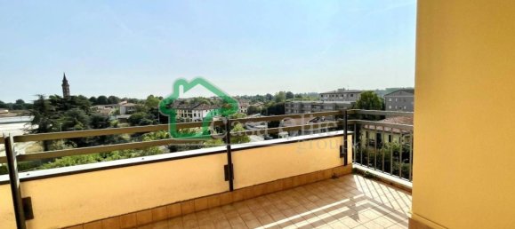 Apartamento de 5 habitaciónes en Crema, Italy No. 199244 2