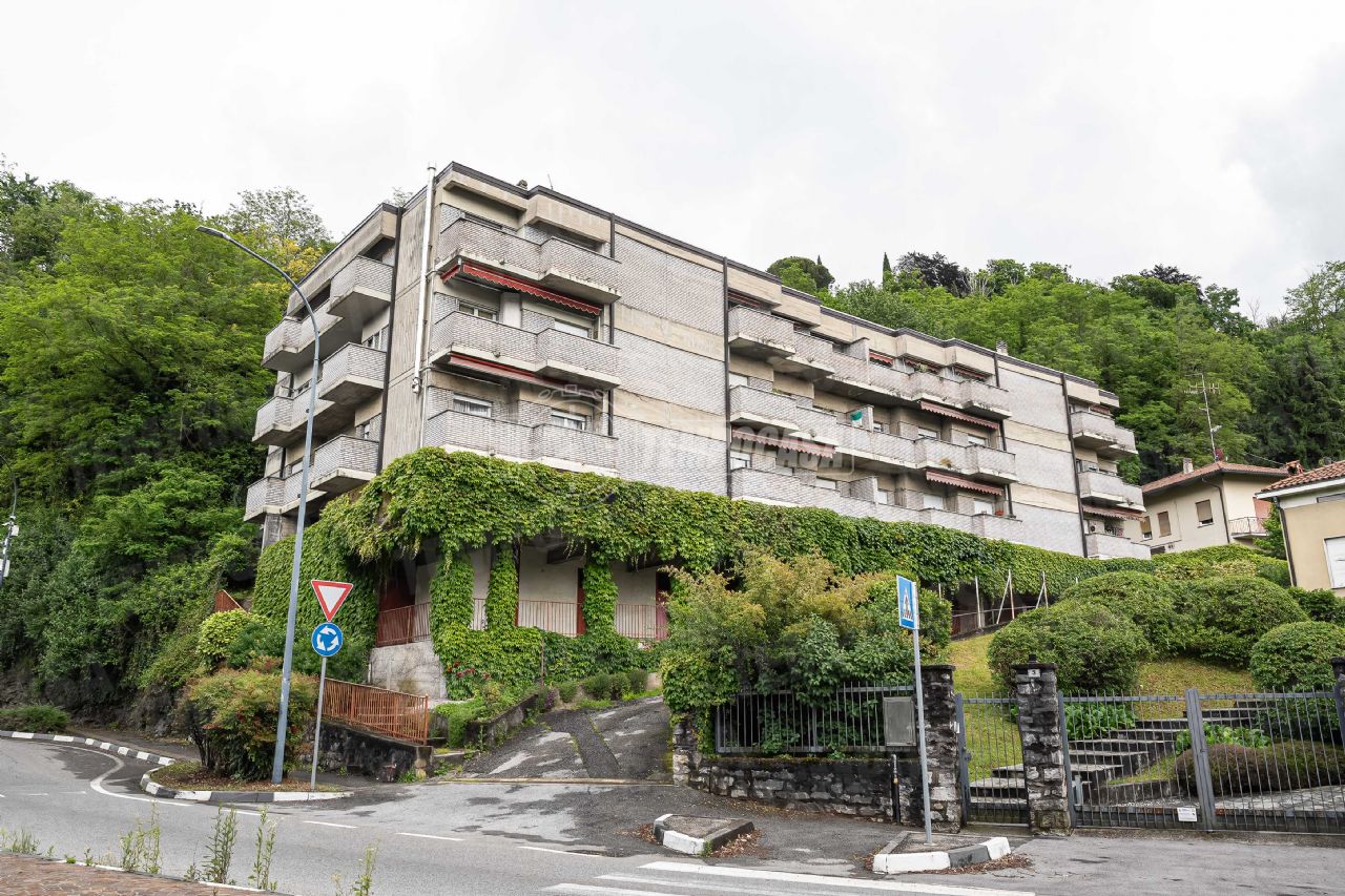 Apartamento de 3 dormitorios en Oggiono, Italy No. 235226