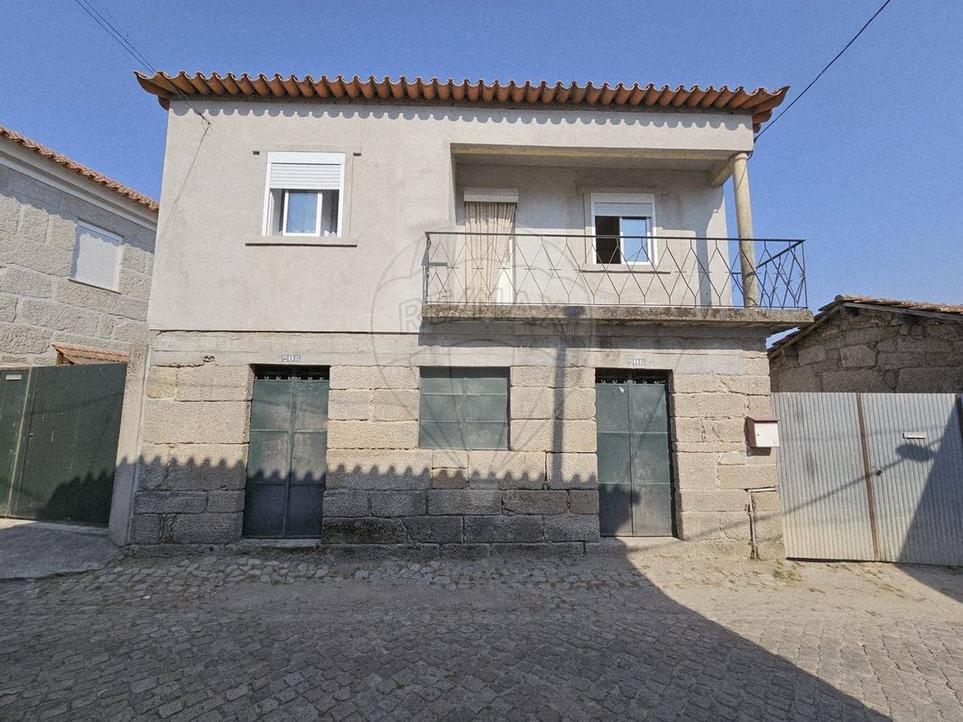 Casa de 3 dormitorios en Canas de Senhorim, Portugal No. 310650