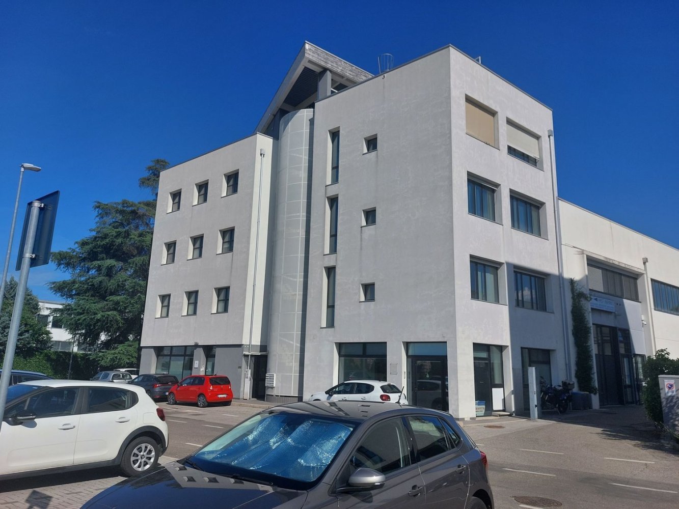 Офис 68м² в Сан Ладзаро ди Савена, Италия № 323913