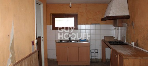 3 bedrooms House in Bullion, France No. 124360 4