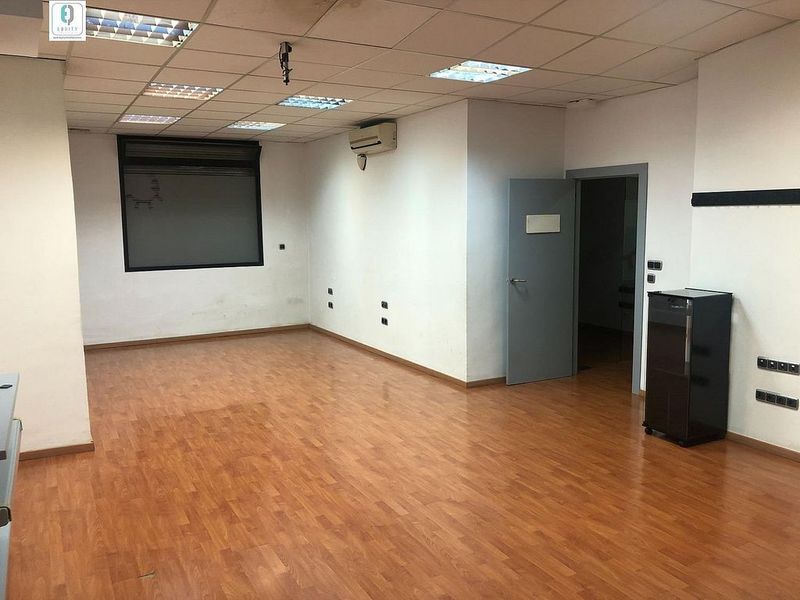 Propiedad comercial en Granada, Spain No. 225017