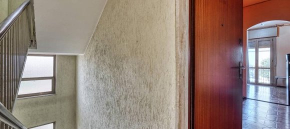 3-salle Appartement à Sordio, Italy No. 37245 4