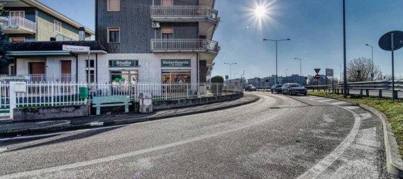 3-salle Appartement à Sordio, Italy No. 37245 21