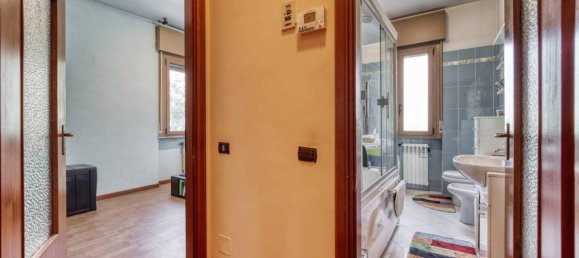 3-salle Appartement à Sordio, Italy No. 37245 8