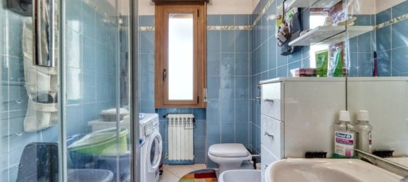 3-salle Appartement à Sordio, Italy No. 37245 9