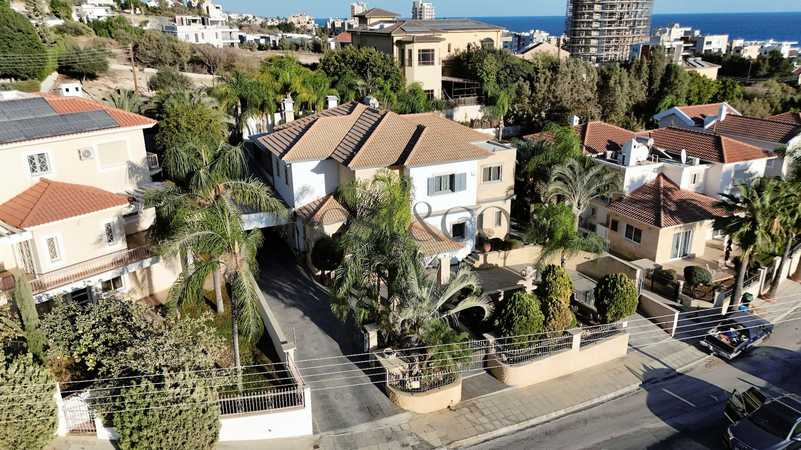 4 bedrooms Villa in Agios Tychonas, Cyprus No. 15319