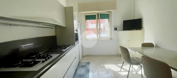 2 bedrooms Apartment in Naples, Italy No. 33992 18