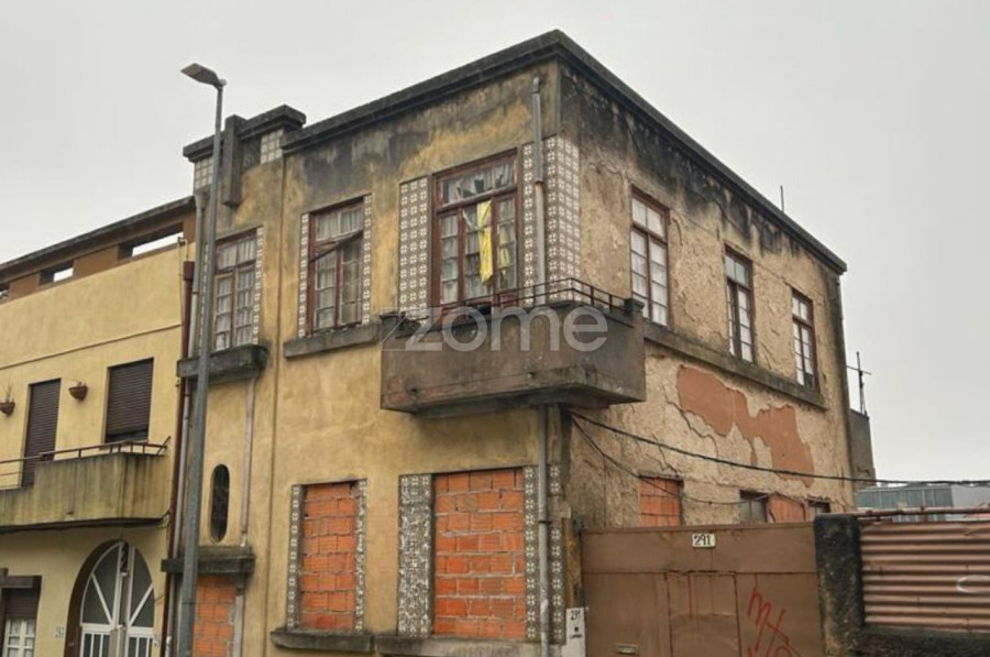 9 bedrooms Building in Porto, Portugal No. 14240