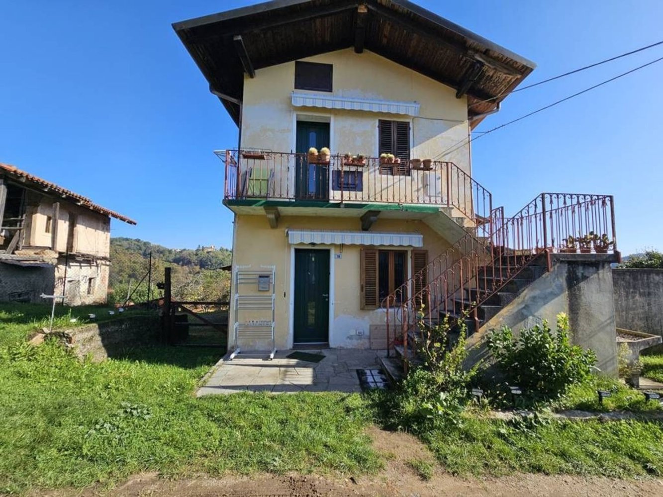 3 rooms House in Curino, Italy No. 203875