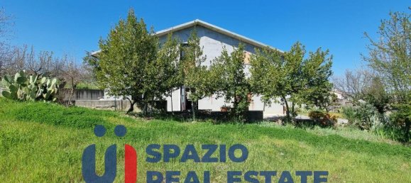 4 rooms House in Guardiagrele, Italy No. 35065 6