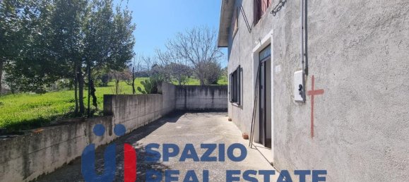 4 rooms House in Guardiagrele, Italy No. 35065 7