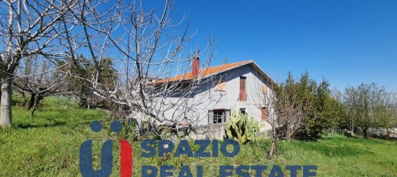 4 rooms House in Guardiagrele, Italy No. 35065 3