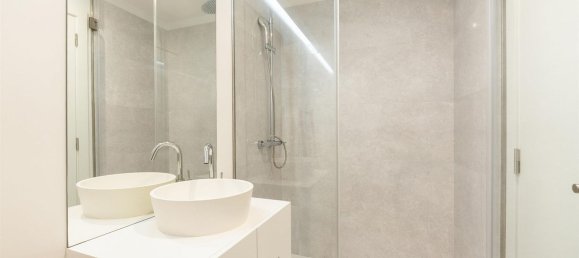 3 bedrooms Apartment in Porto, Portugal No. 106216 21