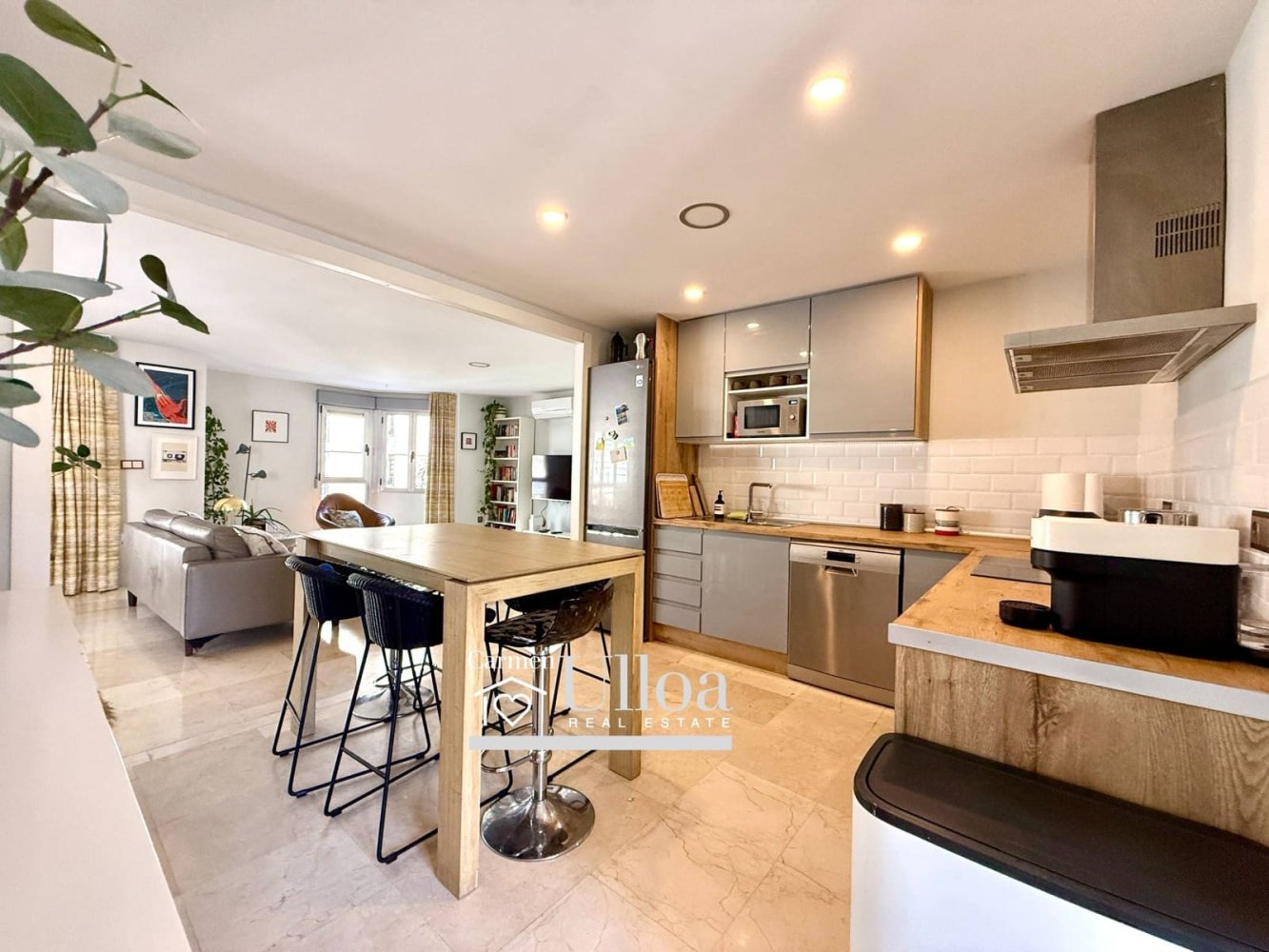 Apartamento de 4 dormitorios en Alicante, Spain No. 275397