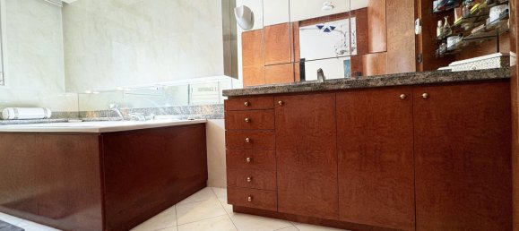 5 bedrooms House in Taissy, France No. 271402 3