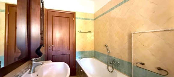 4 bedrooms House in Cecina, Italy No. 372741 12