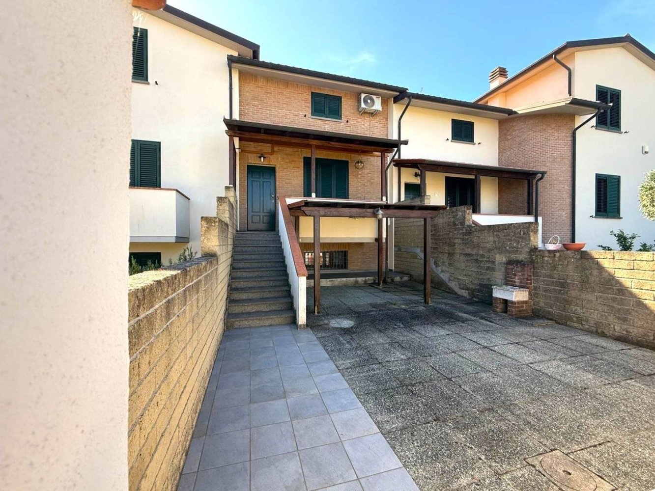 4 bedrooms House in Cecina, Italy No. 372741