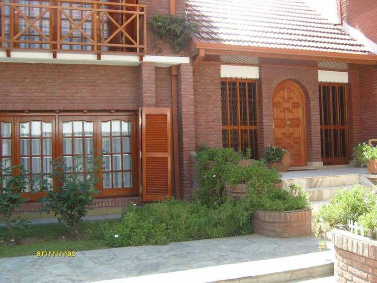 6 bedrooms House in Buenos Aires, Argentina No. 77903