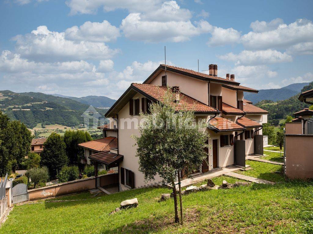 3 bedrooms Villa in Bobbio, Italy No. 292863