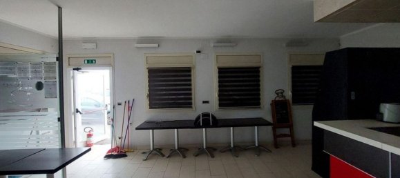 Propriété commerciale à Borgocarbonara, Italy 1203m² No. 378503 6