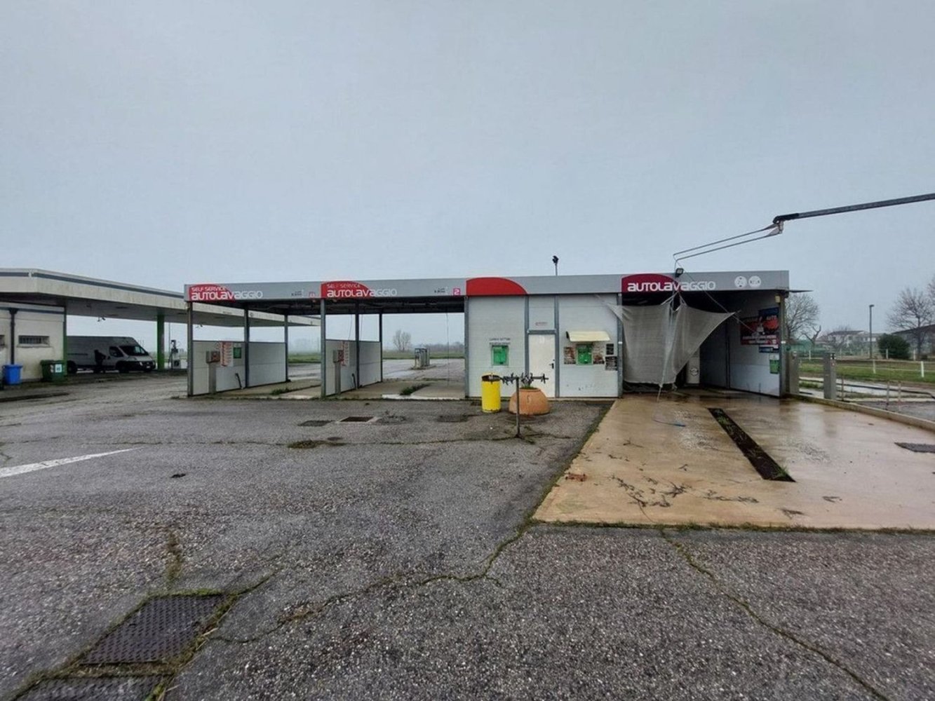 Propriété commerciale à Borgocarbonara, Italy 1203m² No. 378503